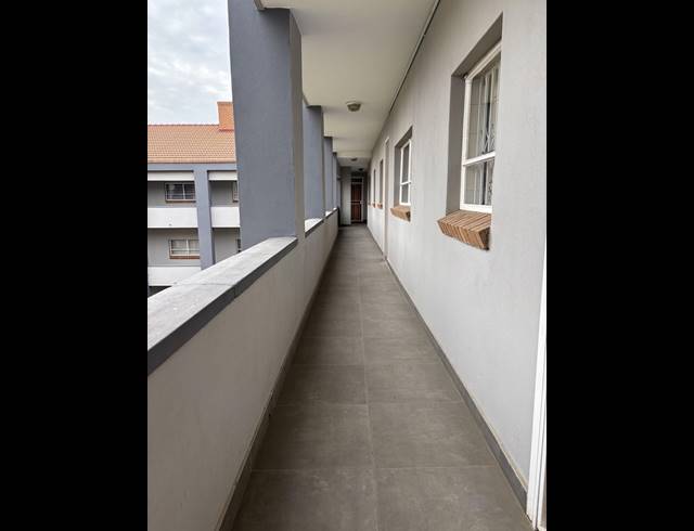 2 BEDROOM APARTMENT FOR SALE IN WATERKLOOF GLEN
